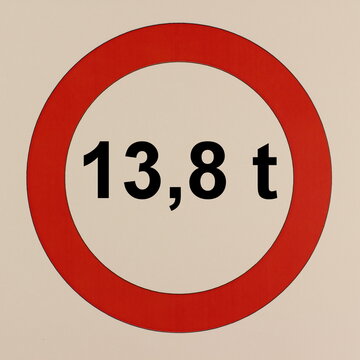 Illustration des Straßenverkehrszeichens "Durchfahrt verboten für Fahrzeuge mit einem Gesamtgewicht von mehr als 13,8 Tonnen"