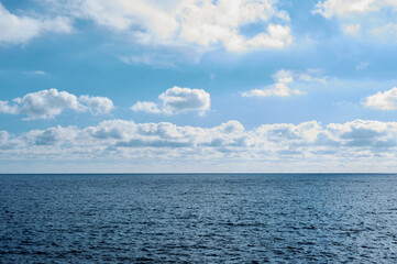 Obraz premium gorgeous, blue sky with fluffy clouds, textures copy space background