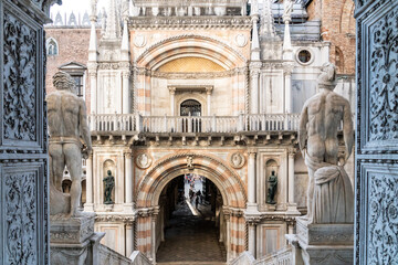 die Scala dei Giganti / die Gigantentreppe, Arco Foscari und die Porta della Carta des Palazzo Ducale, Venedig