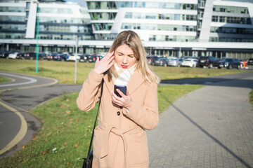Fototapeta premium Business lady portrait with a phone