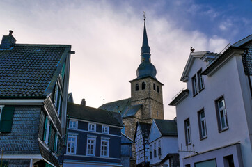Fototapeta na wymiar Altstadt mit historischer Kirche Velbert Langenberg