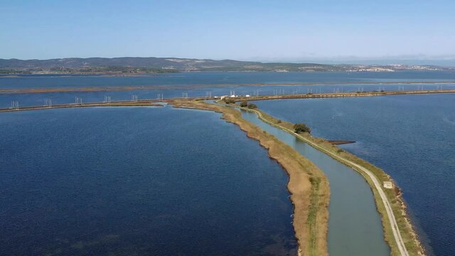 survol des &eacute;tangs de Bages (parc naturel de la Narbonnaise)