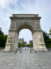 Obraz premium Washington square park monument on a cloudy day