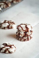 Chocolate crinkle cookies