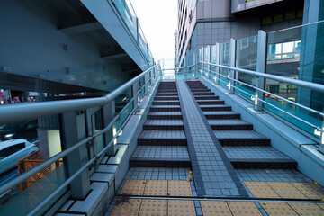 【東京都】渋谷東口ペデストリアンデッキの階段【2020】