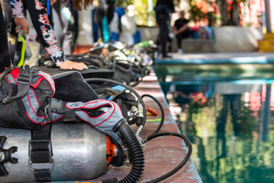 equipment for diving at the edge of the pool