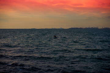 The background of the morning light, the wallpaper of the Twilight sky, the lake or the sea, is a natural beauty, seen between travel.