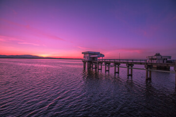 Obraz premium The background of the morning light, the wallpaper of the Twilight sky, the lake or the sea, is a natural beauty, seen between travel.