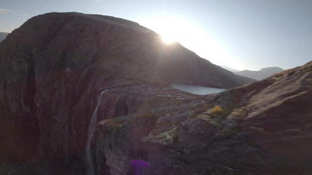 Vue a&eacute;rienne par drone de la cascade de Mardalsfossen en Norv&egrave;ge 