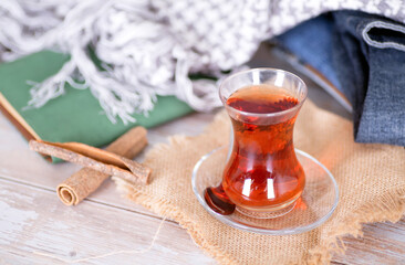 Obraz na płótnie Canvas Warm clothes and a cup of Turkish black tea