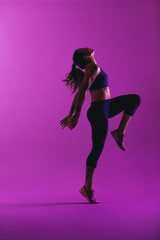 Obraz na płótnie Canvas Side view portrait of a fit woman doing workout