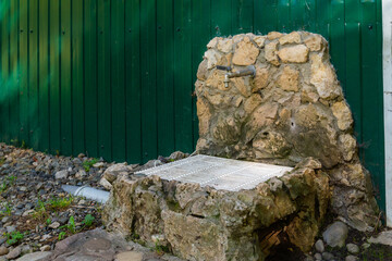 Faucet and stony sink for washing shoes and boots
