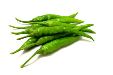白背景の青唐辛子　コピースペースあり  Green chili peppers (chile verde) on white background with copy space	