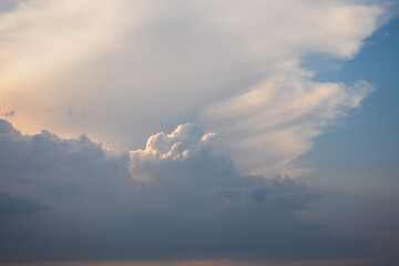 Obraz premium Beautiful sky background with clouds. Scenic cloudscape.
