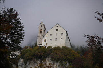 Fototapeta premium Spaziergang Wolfsklamm bei Stans: St. Georgenberg