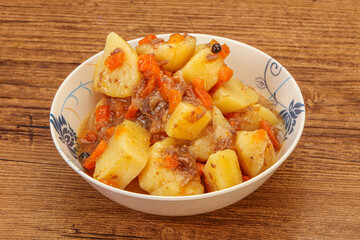Roasted potato and beef with sauce