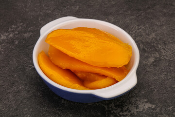 Sweet mango slices in syrop