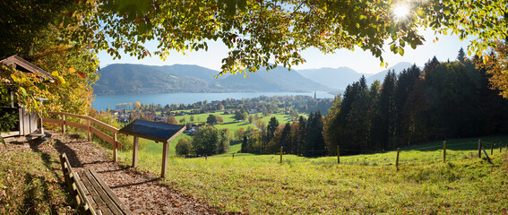 Idyllischer Aussichtspunkt Prinzenruhe, mit Blick auf den Tegernsee und Bad Wiessee,...