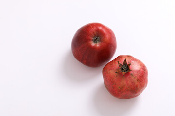 Fototapeta na wymiar Red apple and pomegranate fruit on white background