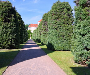 Mittelachse im Schlosspark von Schloss Weesenstein