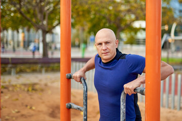 Obraz premium Portrait of a man on a street spot