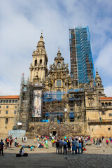 Obraz premium Andamios en la fachada del Obradoiro de la catedral de Santiago de Compostela. Templo románico en restauración desde el 2010