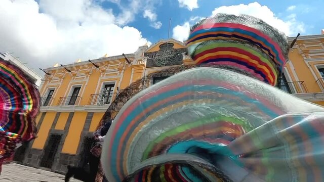 Mexican folk dance, Mexican dancers, Downtown Puebla, Jarabe Tapatio, Jalisco - Bailarines de danza folcl&oacute;rica