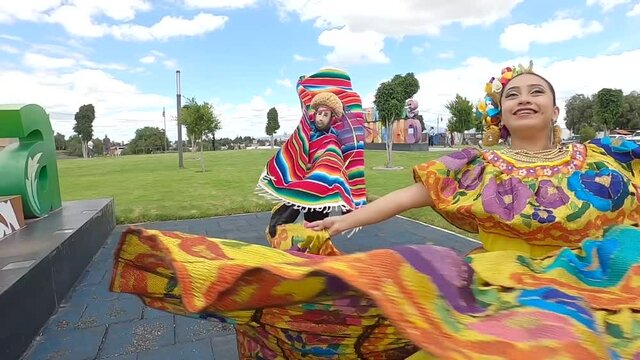 Mexican folk dance, Mexican dancers, Cholula Pyramid Puebla, Chinelos - Bailarines de danza folcl&oacute;rica