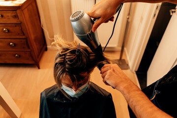 hairdresser working at the domicile of the customer as the workshops are closing for pandemic