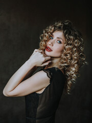 Beautiful woman looking at the camera, curly African hairstyle. Beautiful girl with curly hair.