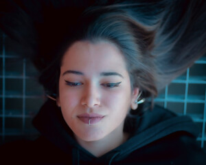 chica modelo afro morena y rubia modelo