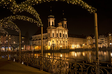 Jesuitenkirche an der Reuss, Nachtaufnahme, Luzern, Schweiz