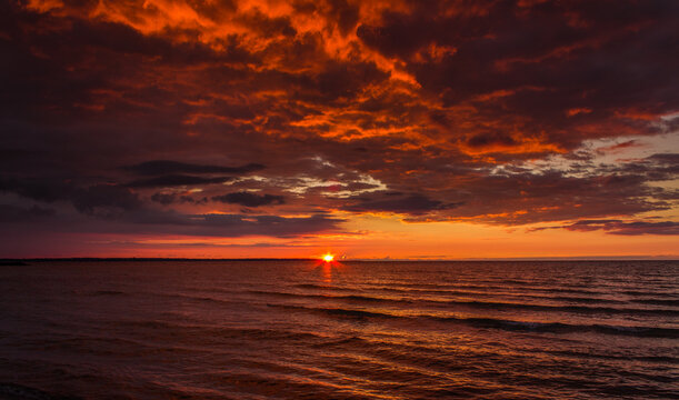 Sunset over the sea © Eivind