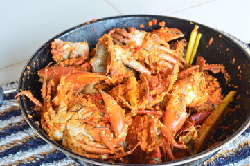 Kepiting rebus segar saus sambal - Crab stew in tomato sauce