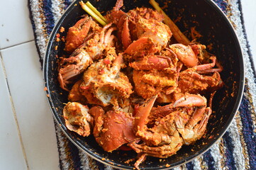 Kepiting rebus segar saus sambal - Crab stew in tomato sauce