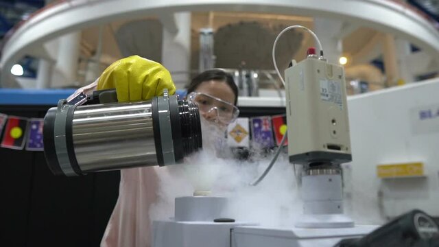 Researchers added liquid herium to scientific experiments, engineers used the equipment to work.