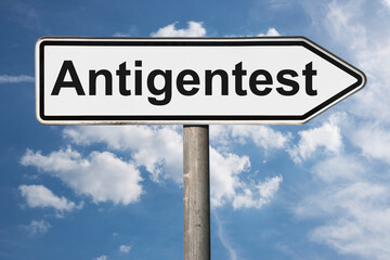 Fototapeta premium Wegweiser Antigentest