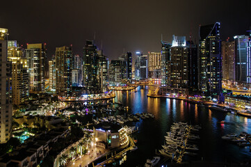 Fototapeta na wymiar Dubai Marina at night