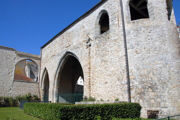 Fototapeta na wymiar Ville de Melun, Prieuré Saint-Sauveur édifié dès la seconde moitié du Xe siècle, département de Seine-et-Marne, France