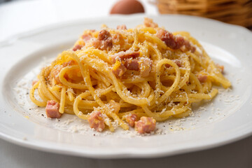 Deliziosa spaghetti alla carbonara, ricetta tradizionale di pasta italiana