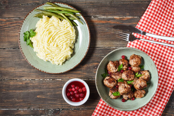 Swedish meatballs with mashed potatoes and green beans