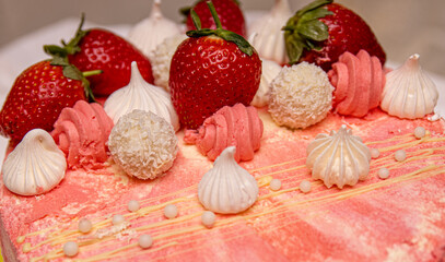 cake with strawberries
