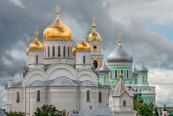 Fototapeta na wymiar Transfiguration Cathedral in the Seraphim-Diveyevo Convent, one of the largest, frequently visited monasteries in Russia