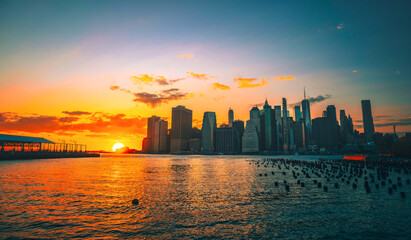 Fototapeta na wymiar sunrise over the city skyline New York buildings sun Sumer 
