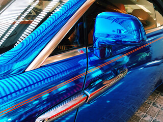 Chameleon painting on a Bentley car