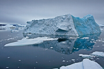 Fototapeta na wymiar Two-toned iceberg in Disko Bay, Ilulissat, West Greenland