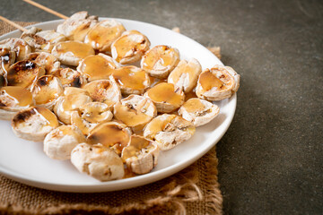 Grills Banana with Caramel Sauce