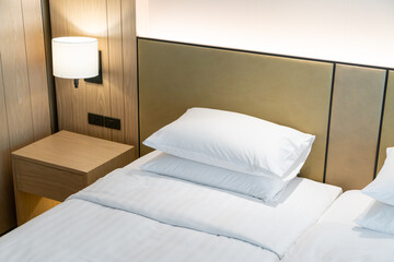 Fototapeta na wymiar white pillow decoration on bed