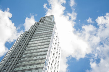 Obraz na płótnie Canvas skyscraper in the sky, work oficce building