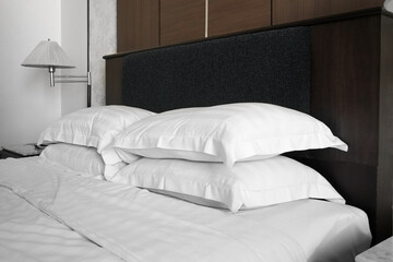Fototapeta na wymiar Close up white pillows on the bed.